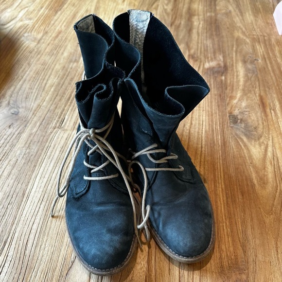 Steve Madden Soluri Women’s Distressed Washed Black Leather Tie Up Booties - Picture 3 of 11